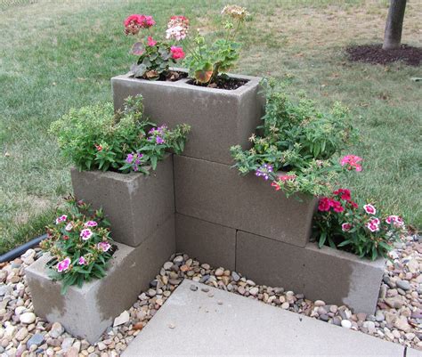 Diy Projects Ideas Cinder Block Decoratoo Cinder Block Garden Front Yard Landscaping