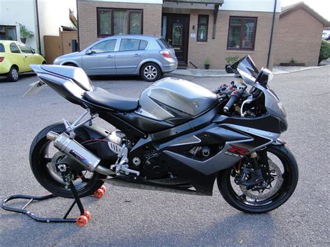 Suzuki gsxr 1000 k1 with k3 motor has crashbobbens shorty levers paperwork in order and new chain tyers still good. Suzuki GSXR 1000 K6 PHANTOM