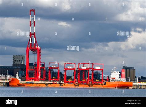 Heavy Industries China Hi Res Stock Photography And Images Alamy