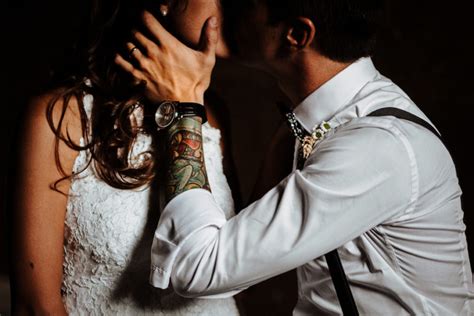 Due Sposi Tatuati E Un Matrimonio Bucolico All Aperto Wedding Wonderland
