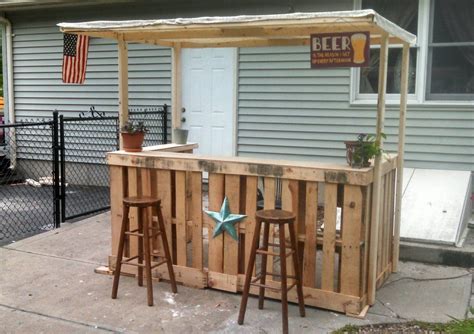 I Made A Backyard Bar Out Of Pallets Diy Outdoor Bar Pallet Bar Diy