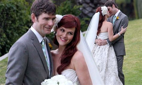 What A Beautiful Bride Sara Rue Looks Radiant In Her Wedding Dress As