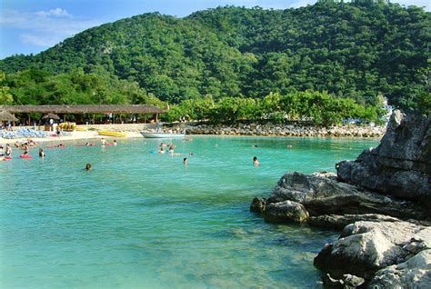Some photos emerging from the south of haiti this morning where a major earthquake struck. HAITÍ: PLAYAS PARADISÍACAS, VUDÚ Y MAGIA - Joya Life