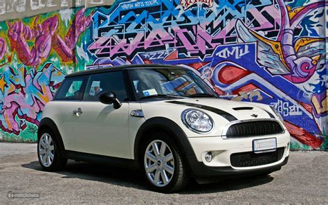 Lihat promo dan simulasi kredit untuk bulan juli, dan lihat apa saja perbedaan mobil ini dari varian lainnya. Gambar Mobil Mini Cooper Classic - Gambar Mobil Dan Motor ...