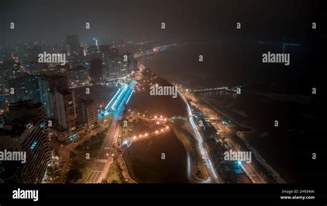 Vista Nocturna Aérea Sobre La Costa Del Distrito De Miraflores En Lima