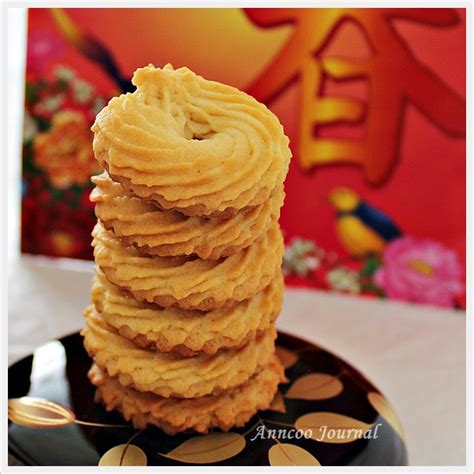 And they would make an even better gift for family and these shortbread cookies are light, simple, buttery with a vanilla flavor, and they just melt in your mouth. Danish Butter Cookies 丹麦牛油曲奇 - Anncoo Journal