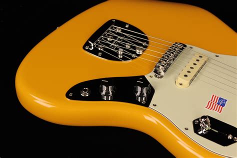 Fender Johnny Marr Jaguar Limited Edition Fever Dream Yellow Sn