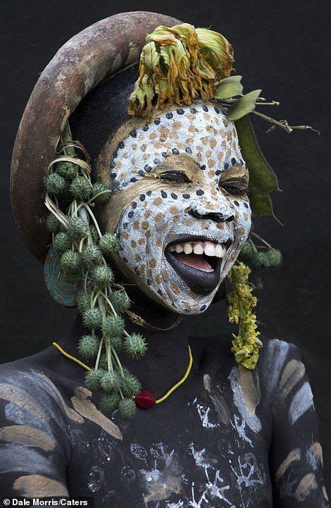 Striking Portraits Of Rarely Photographed Ethiopian Tribe Show Ancient Body Modification