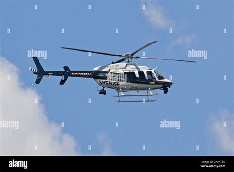 407 Bell Helicopter Hi Res Stock Photography And Images Alamy
