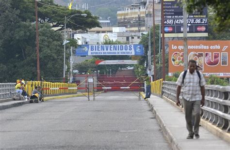 Maduro cierra la frontera con brasil y asegura que evalúa hacerlo también con colombia. "Desde Puerto Santander a San Cristóbal agarré taxi, canoa ...