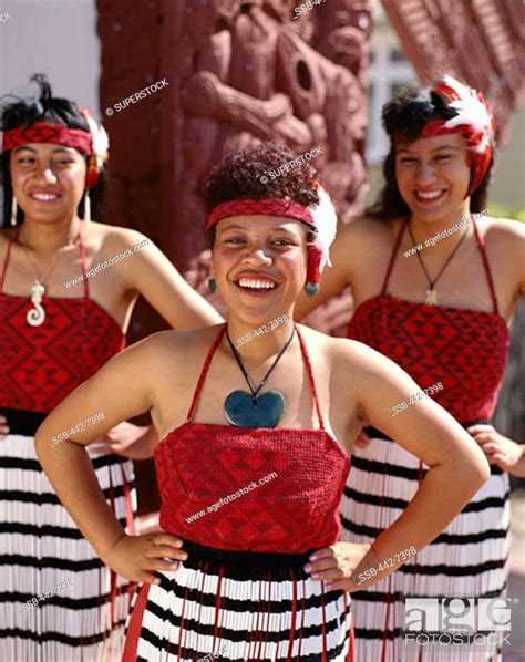 Maori Girls Dressed In Traditional Maori Costume Rotorua North Island