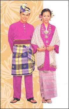 Pakaian tradisional masyarakat cina lelaki 1.samfoo membawa maksud 'baju dan seluar' dalam bahasa dialek kantonis. Bersama Cikgu Fatin: Pakaian Tradisional Masyarakat Melayu