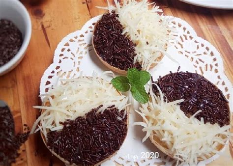 Siap untuk di cetak siapkan cetakan martabak mini, jangan lupa uleskan margarin ke cetakan yaa, nyalakan kompor dengan api paling kecil hampir mati. 5 Resep Martabak Mini Enak dan Lezat, Mudah Dibuat dengan ...