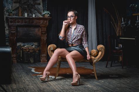 Wallpaper Model Portrait Women With Glasses Wooden Surface Sitting Painted Nails High