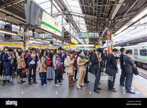 Japan Honshu Kanto Tokyo Shinjuku Station Rush Hour Crowds Stock Photo Alamy
