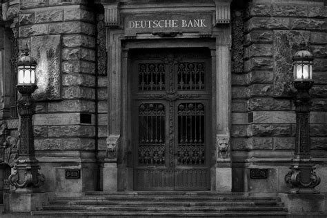 Die deutsche bank leipzig hat für ihre ausstellungen in den filialen innerhalb des stadtgebietes ein neues konzept entwickelt. Deutsche Bank Leipzig | ingrid eulenfan | Flickr