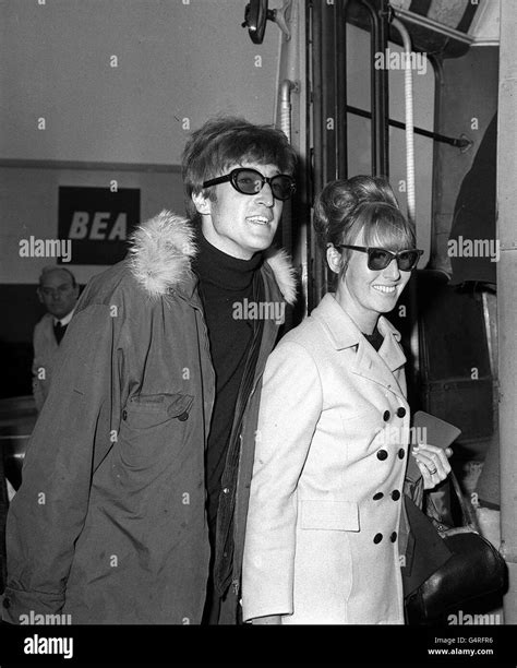 Music John Cynthia Lennon Black And White Stock Photos And Images Alamy