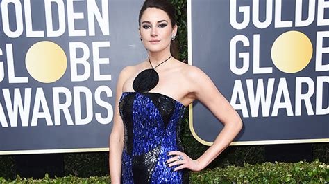 Of all times?!), but tonight, deux moi came through in a big way. Shailene Woodley Debuts Engagement Ring From Aaron Rodgers - Hollywood Life