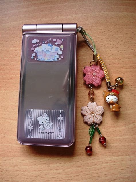 Pin By Sanaa Leitch On Flip Phones Retro Phone Japanese Cell Phones