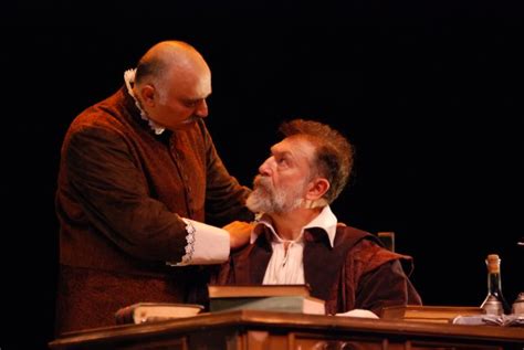 Ankara devlet konservatuarı yüksek bölümünden 1977 yılında mezun oldu. Söyleşi: Tamer Levent - Azizm Sanat Örgütü