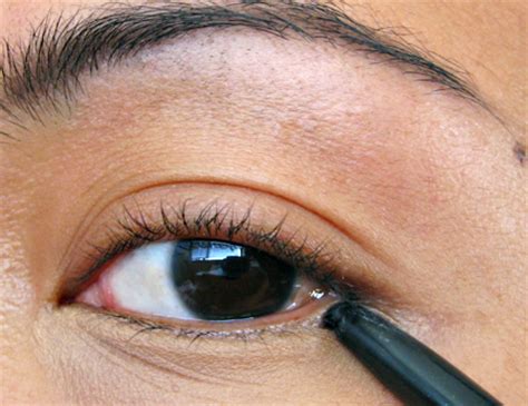 This will ensure that there is no bacteria or fungus build up and thus your eyeliner application will also be much more smooth and the finish will be top notch. how to apply eyeliner on the top lid