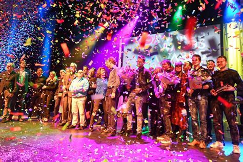 Sloppenwijken waar coronaregels niet worden nageleefd doen het prima! 4 februari: Verkiezing VOAWARDS online - VOAWARDS