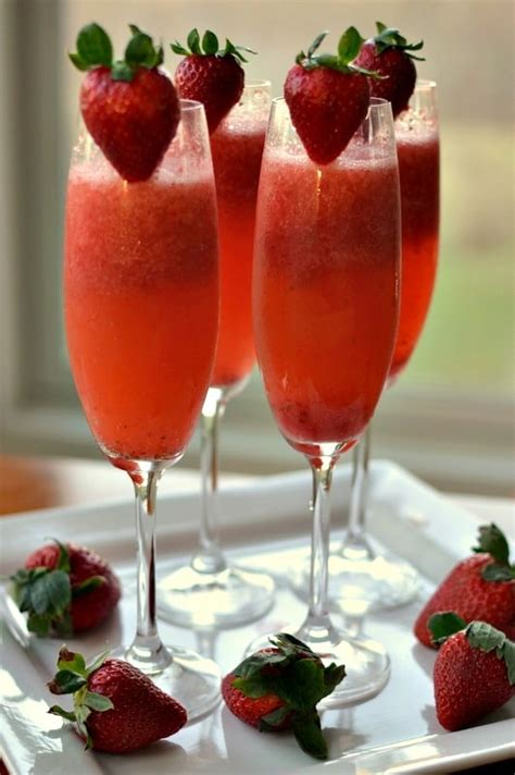 Easy Strawberry Mimosas Small Town Woman