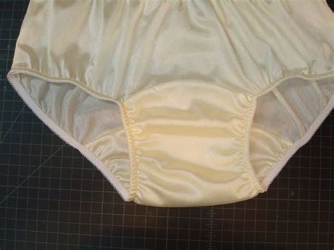 Tricot Panties Pale Yellow With Large Mushroom Double Gusset