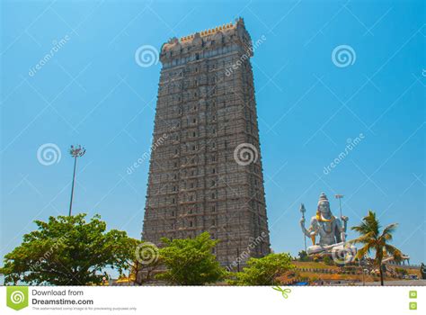 Statue Von Lord Shiva In Murudeshwar Raja Gopuram Tower Tempel In