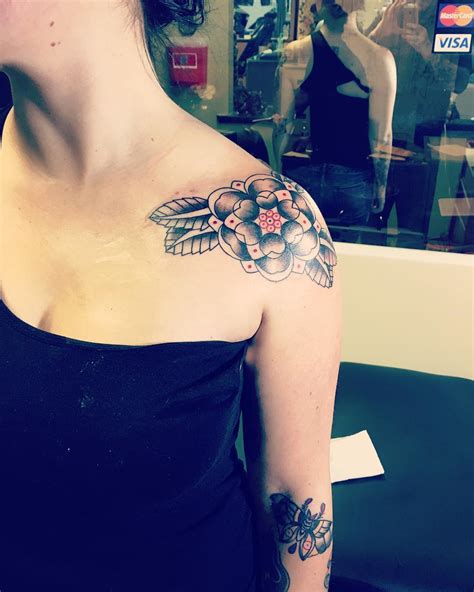 90 Fashionable Shoulder Tattoo Designs For Girls Symbols Of Beauty