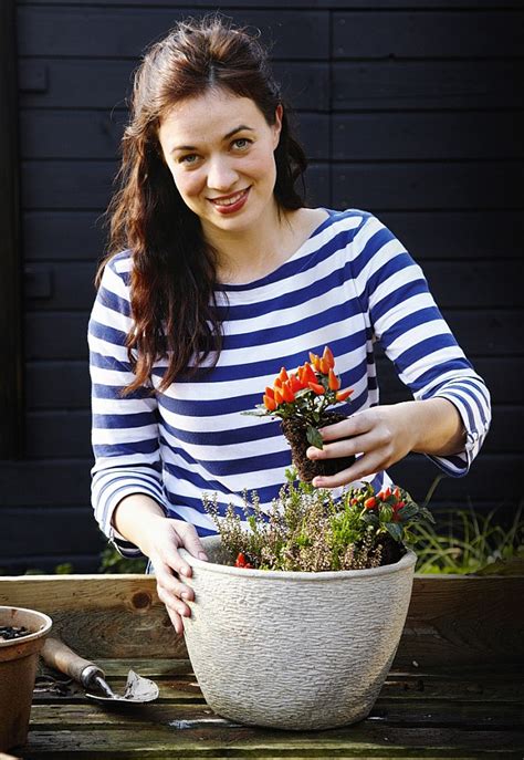 The Fresh Young Face Of Gardening Tvs Frances Tophill On Her Mission