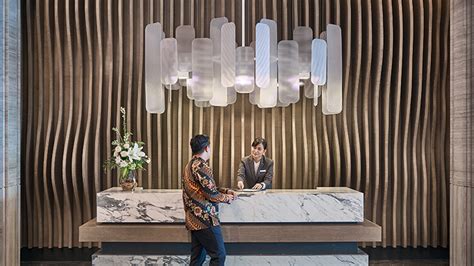 Perusahaan dengan pertanyaan interview paling sulit. 3 Peran Concierge Hotel | DestinAsian Indonesia