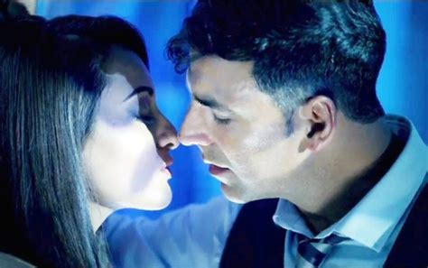 Sonakshi Sinha With Akshay Kumar Hot Kissing Scenes In Holiday Movie