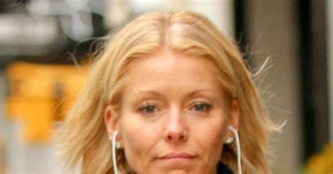 Kelly Ripa Goes Without Makeup Again During Stroll In New York E News