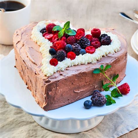 Die typischen grundteige wie rührteig, biskuitteig und mürbeteig, lassen sich aus wenigen zutaten zaubern und sind schnell. Herztorte | Rezept (mit Bildern) | Kaffee und kuchen ...