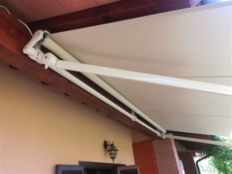 Le fibre impiegate nella produzione sono estremamente performanti ed i tessuti vengono resi idonei a resistere al sole e. Tenda da sole a braccia Tempotest 8000 PLUS (con barra quadra)