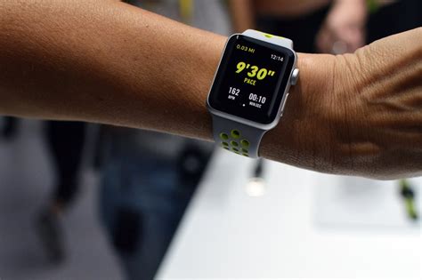 The nike run club app is optimized for every generation of apple watch. Apple Watch Nike+ Details and Photos | POPSUGAR Fitness ...