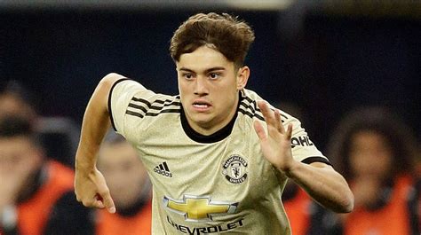 An open header in the box completes united's turnaround vs. Daniel James HD Wallpapers at Manchester United | Man Utd Core