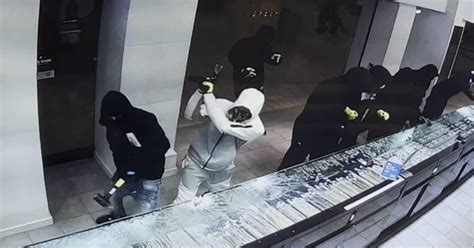 Update Armed Smash And Grab Robbers Ransack Concord Mall Jewelry Store Cbs San Francisco