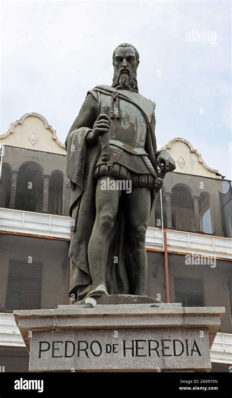 Estatua Del Famoso Conquistador Pedro De Heredia En Cartagena De Indias