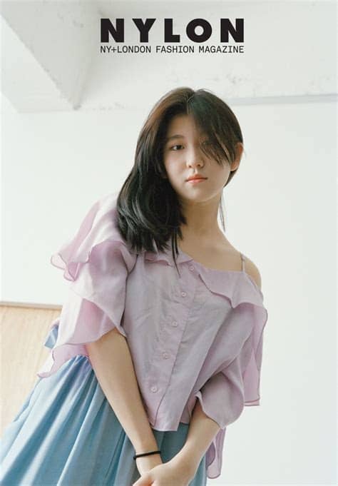 I'm afraid to hang out with your friends i think i'm such a weirdo, i don't know how to play it'd be filled with awkward breath you'll be disgusted or into me so bad, i guess. 백예린 나일론 2016 8월호 고화질 화보 6장
