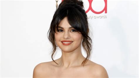 Fans Get A Glimpse Of Selena Gomez S New Floral Tattoo