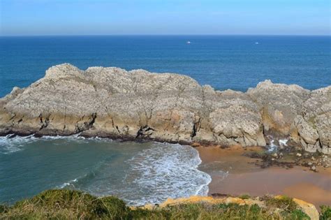 Compartır experıencıas en buena armonıa y respeto. Playa Nudista de Somocuevas Cantabria, Playas de Cantabria