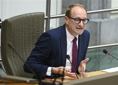 Naar aanleiding van de heropening van de scholen werkt weyts aan een aparte teststrategie voor het onderwijs. 'Code oranje kan, als secundair open blijft' - De Standaard