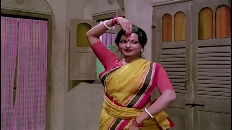 Rekha Hot Dance Do Anjaane Movie Youtube
