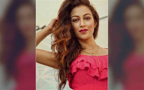 Taarak Mehta Ka Ooltah Chashmah’s Sunayana Fozdar Aka Anjali Bhabhi’s Sexy Photos In A Red Hot