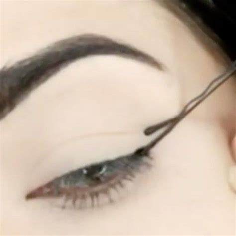 This Genius Bobby Pin Trick Makes Your Eyeliner Even On Both Sides