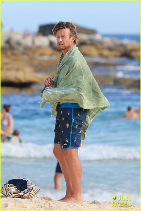 Simon Baker Goes Shirtless In Sydney Ahead Of The Mentalist Series