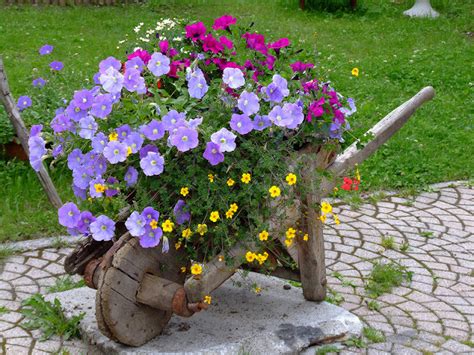 Beautiful Corners Of The Country 40 Amazing Flowers Pots And Beds