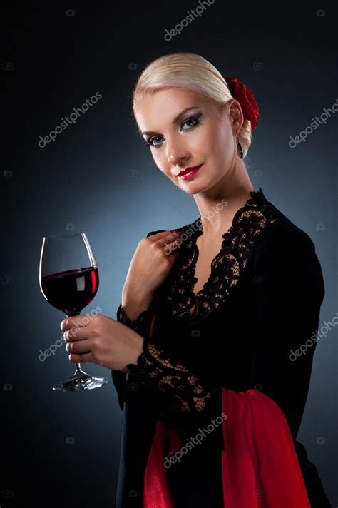 Beautiful Flamenco Dancer Holding A Glass Of Wine — Stock Photo